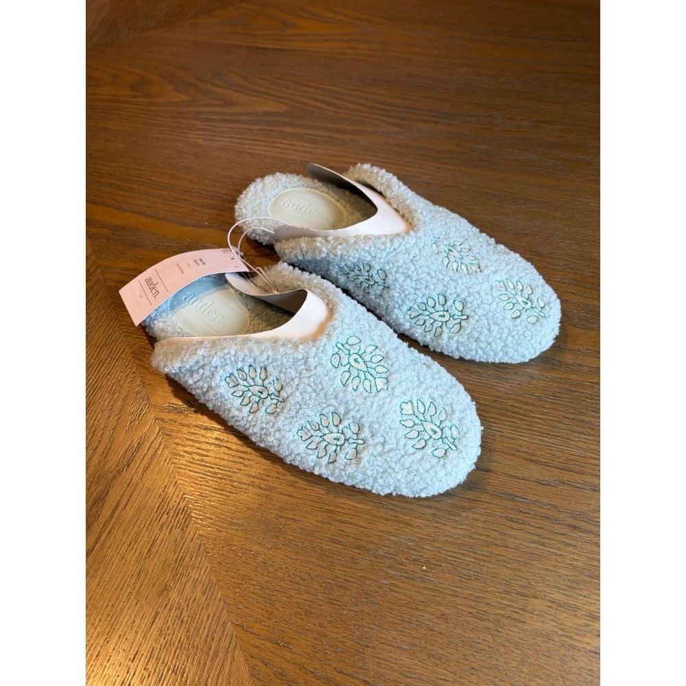 Auden Women Mint Green Sherpa Faux Fur Floral Embroidered Slippers Size 6 NEW